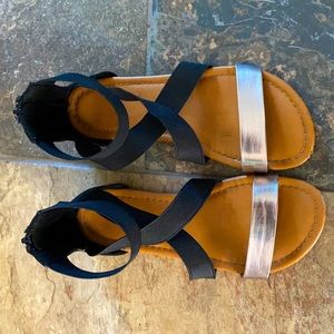 Girls sandals with ankle zip detail